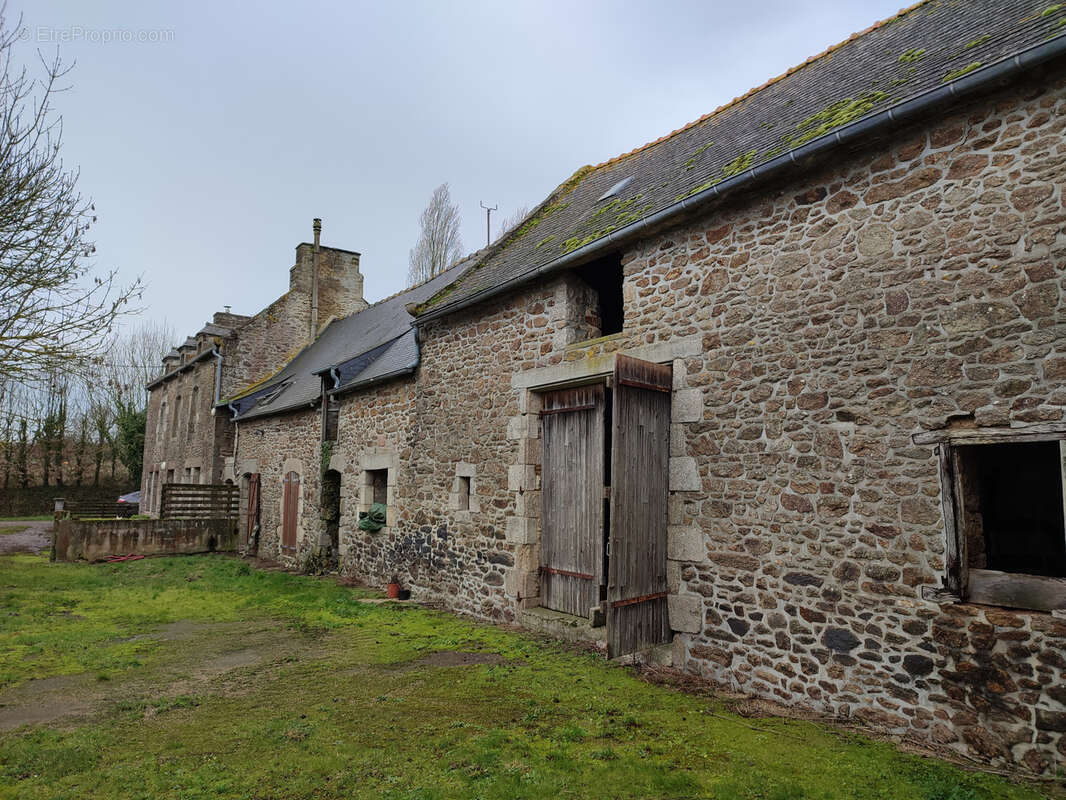 Maison à LANGUENAN