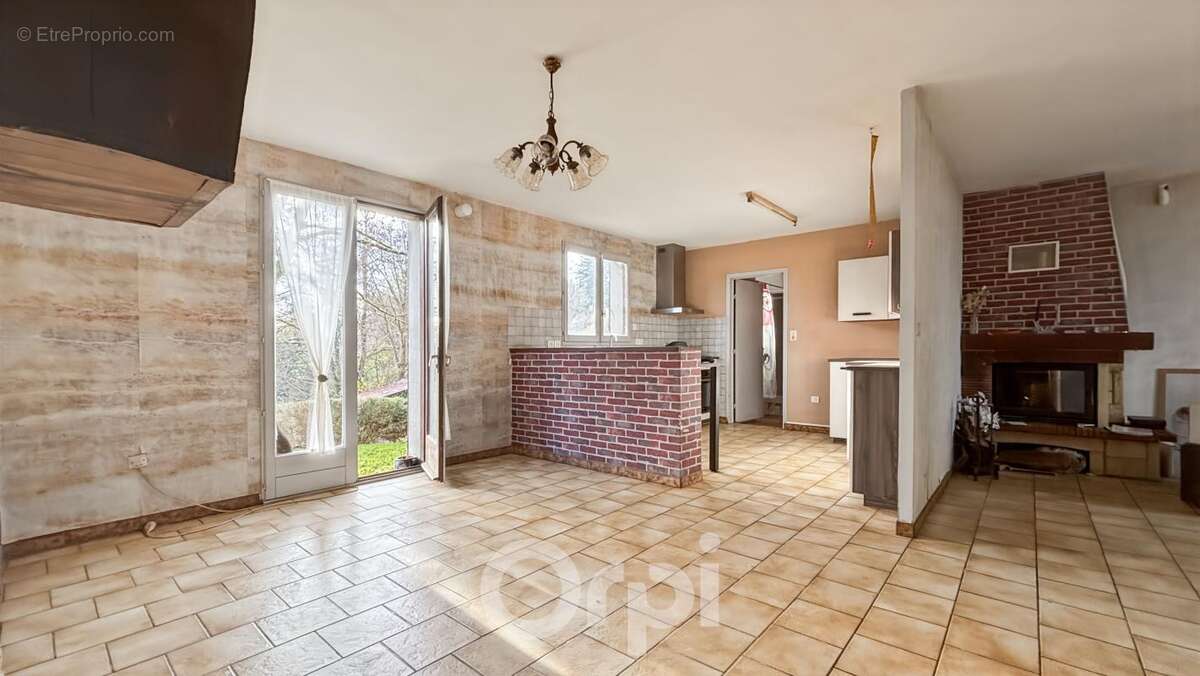 Maison à SAINT-PRIEST-TAURION