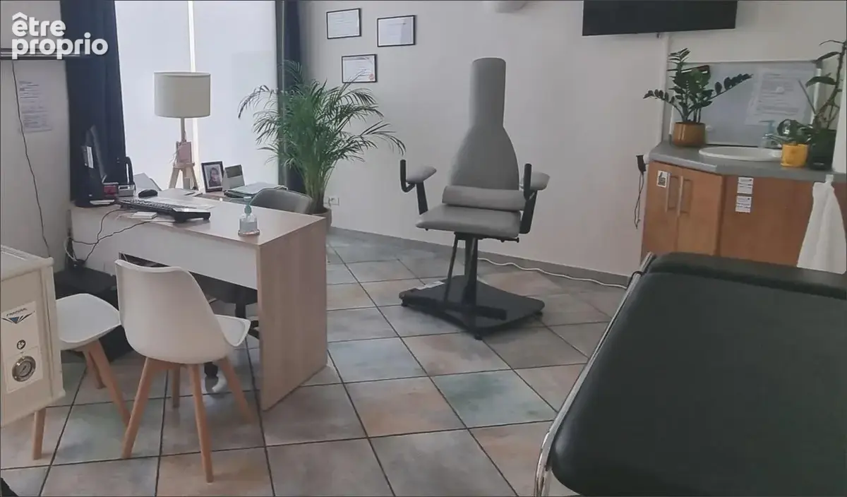 Locaux professionnels ou commerciaux de 213 m² à Nîmes - photo 8