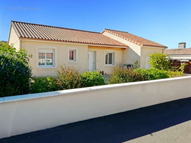 Maison à MONTAMISE