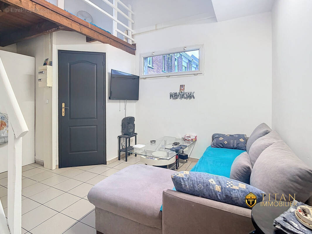 Immeuble de rapport-5 studios, 1 local commercial, un garage à Calais (62100)-titan-immobilier - Appartement à CALAIS