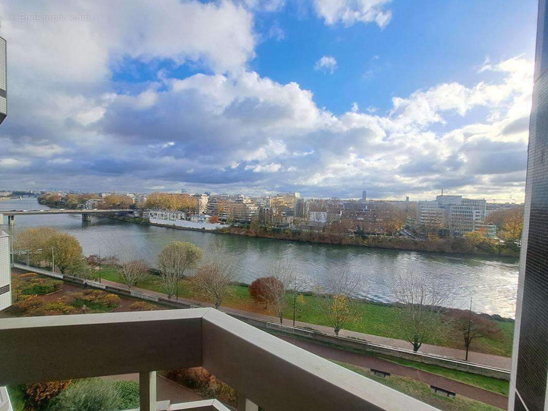 Appartement à COURBEVOIE