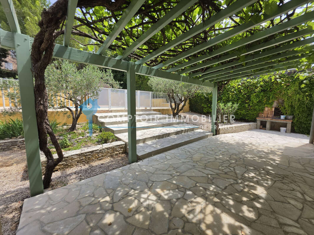 Dépt Hérault (34) -Aniane - À vendre - Villa T4/T5 avec terrasses, piscine, garage, sous-sol, parcelle de 1800 - photo 6