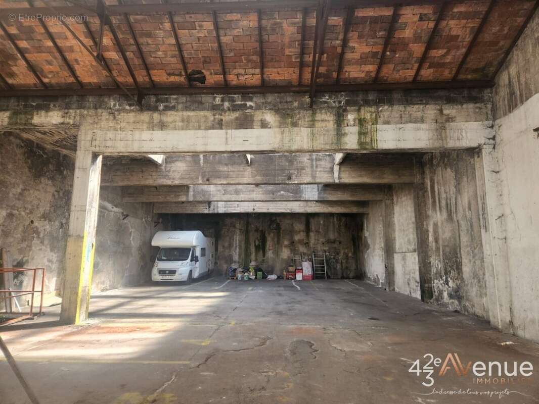 Commerce 398 m² à Saint-Etienne  - photo 2