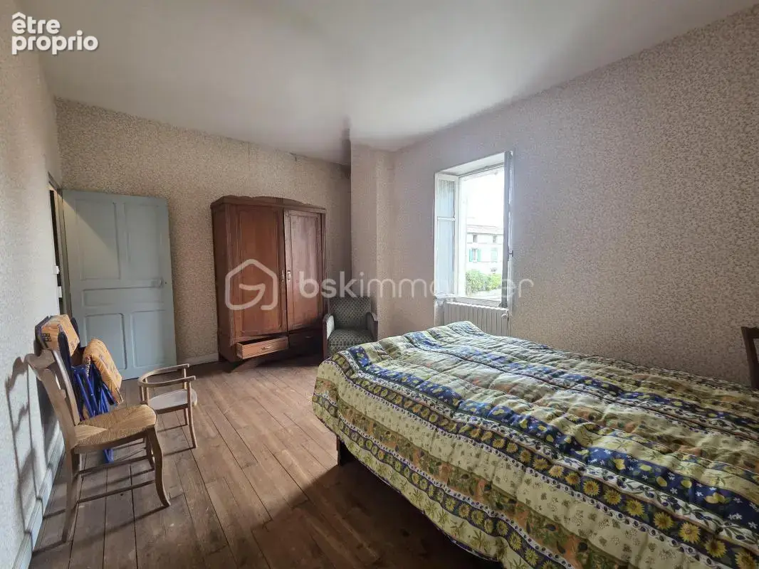 Maison à rénover avec potentiel, grand garage et jardin clos de 1200 m² - photo 10