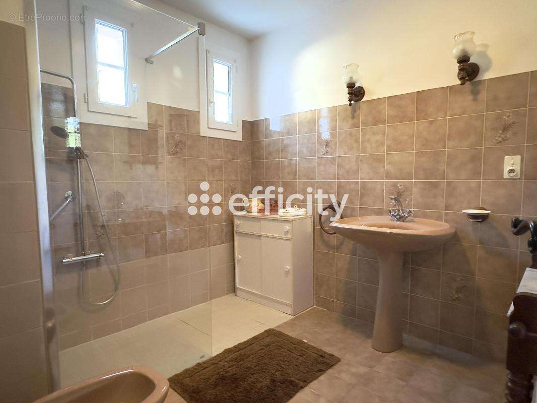 Maison à MONTAREN-ET-SAINT-MEDIERS