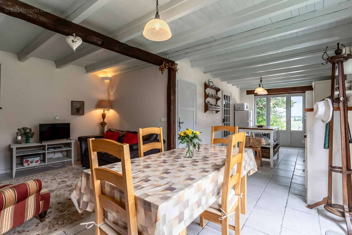 Village house with garden - photo 12