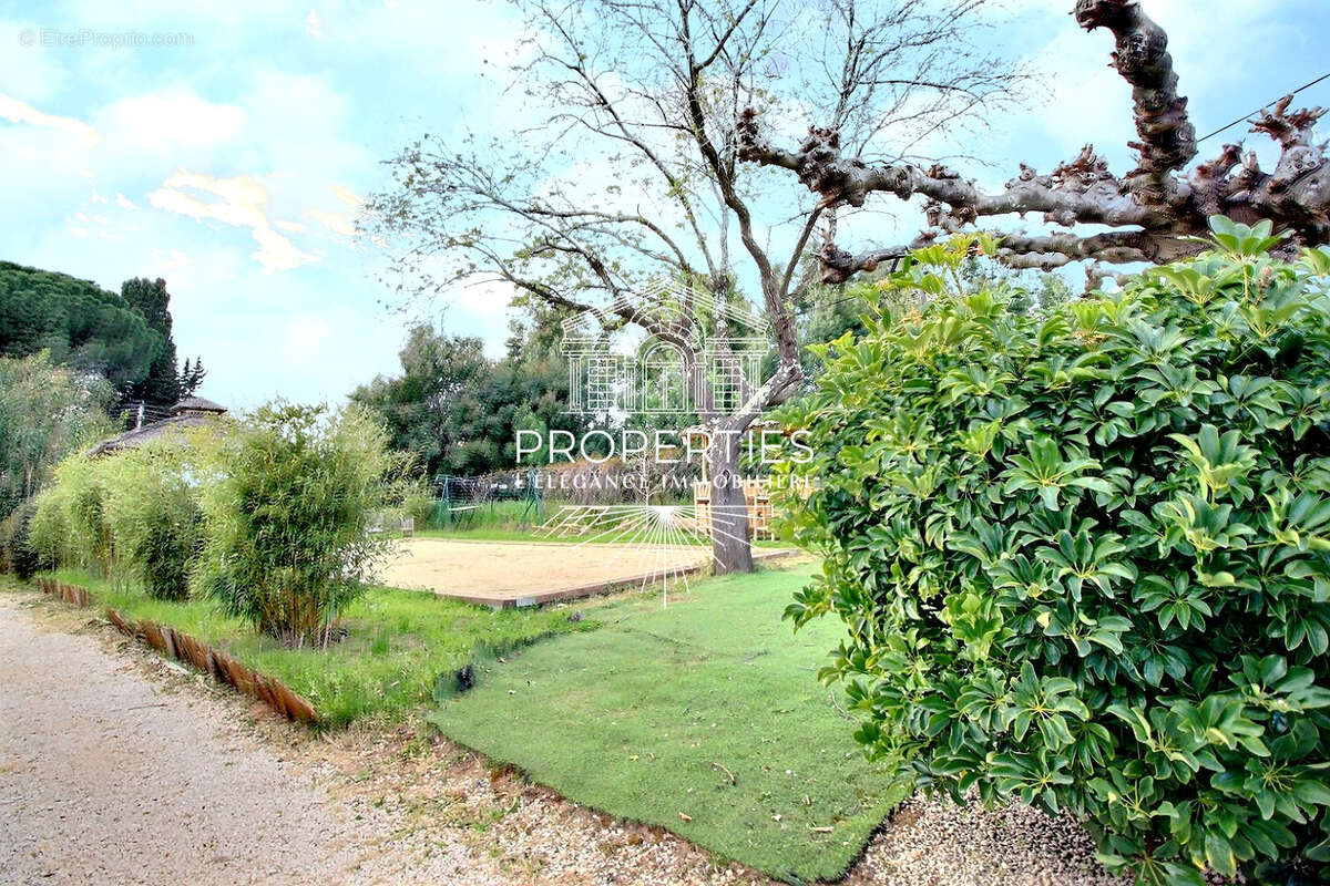 Maison à BORMES-LES-MIMOSAS