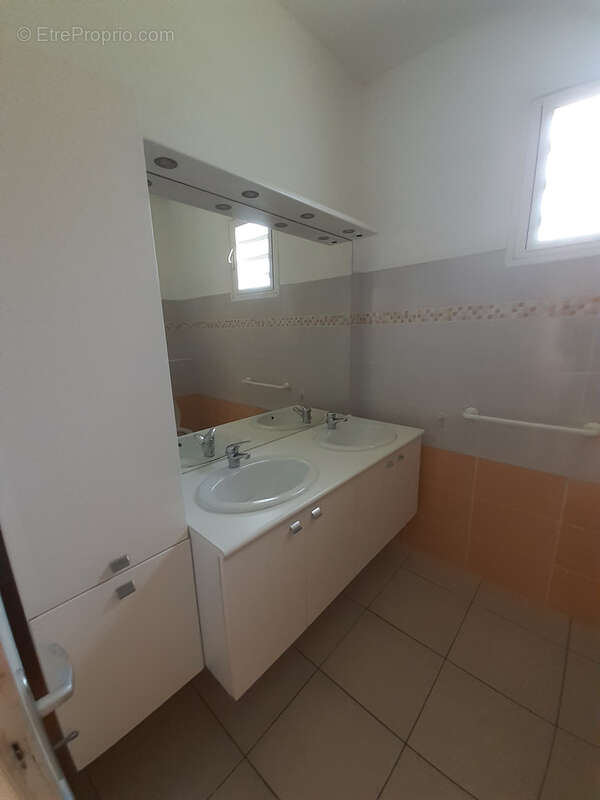 Maison à PETIT-BOURG