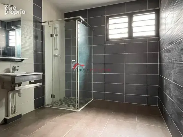 Exclusivité pierre immobilier   appartement t1 avec varangue et parking à saint-denis domenjod - photo 4