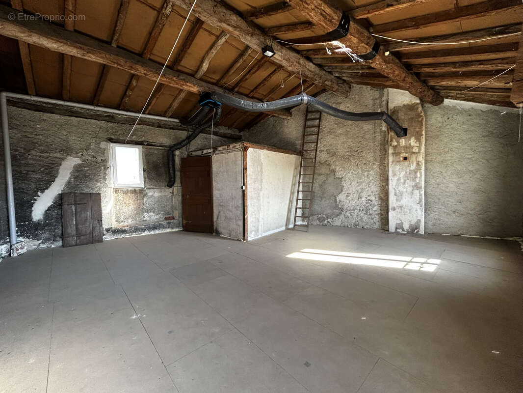 Maison à LABRUGUIERE