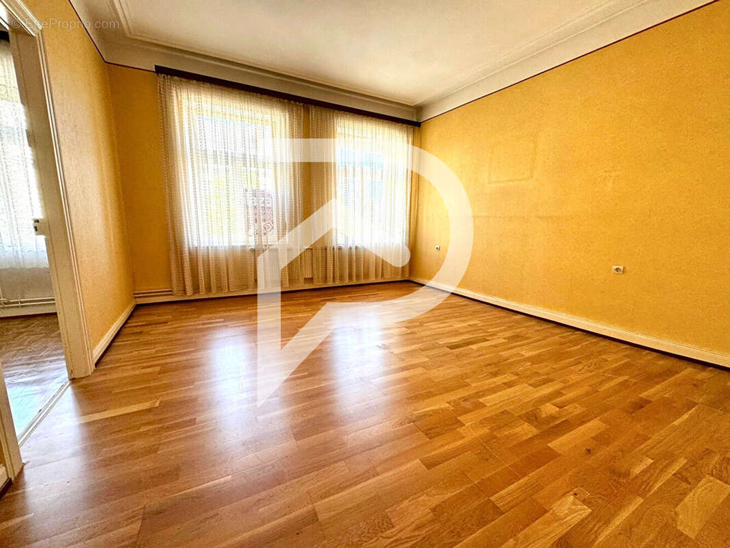 Maison de caractère 192 m² 7 pièces, dépendance & fort potentiel - photo 5