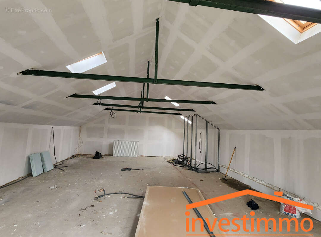 Entrepôt 225m2 + bureaux Boulogne sur mer - photo 3