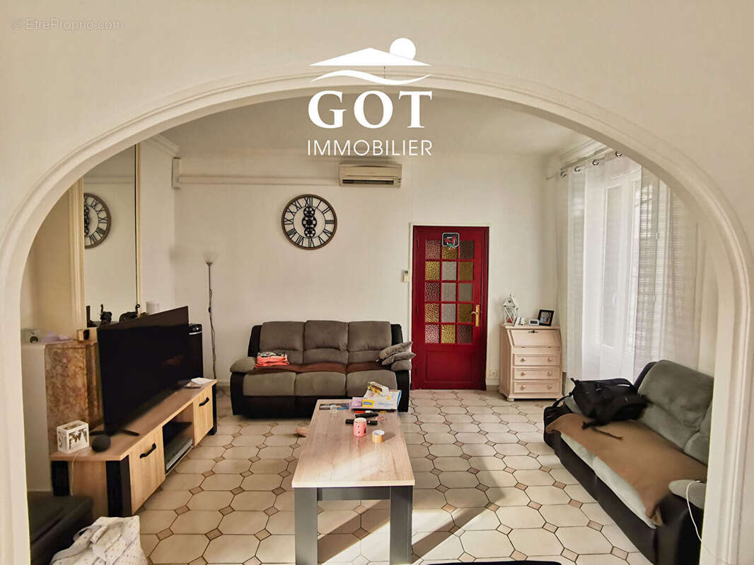 Maison à SAINT-LAURENT-DE-LA-SALANQUE