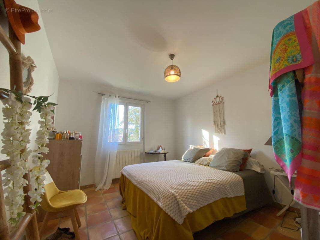 Maison à LE PUY-SAINTE-REPARADE