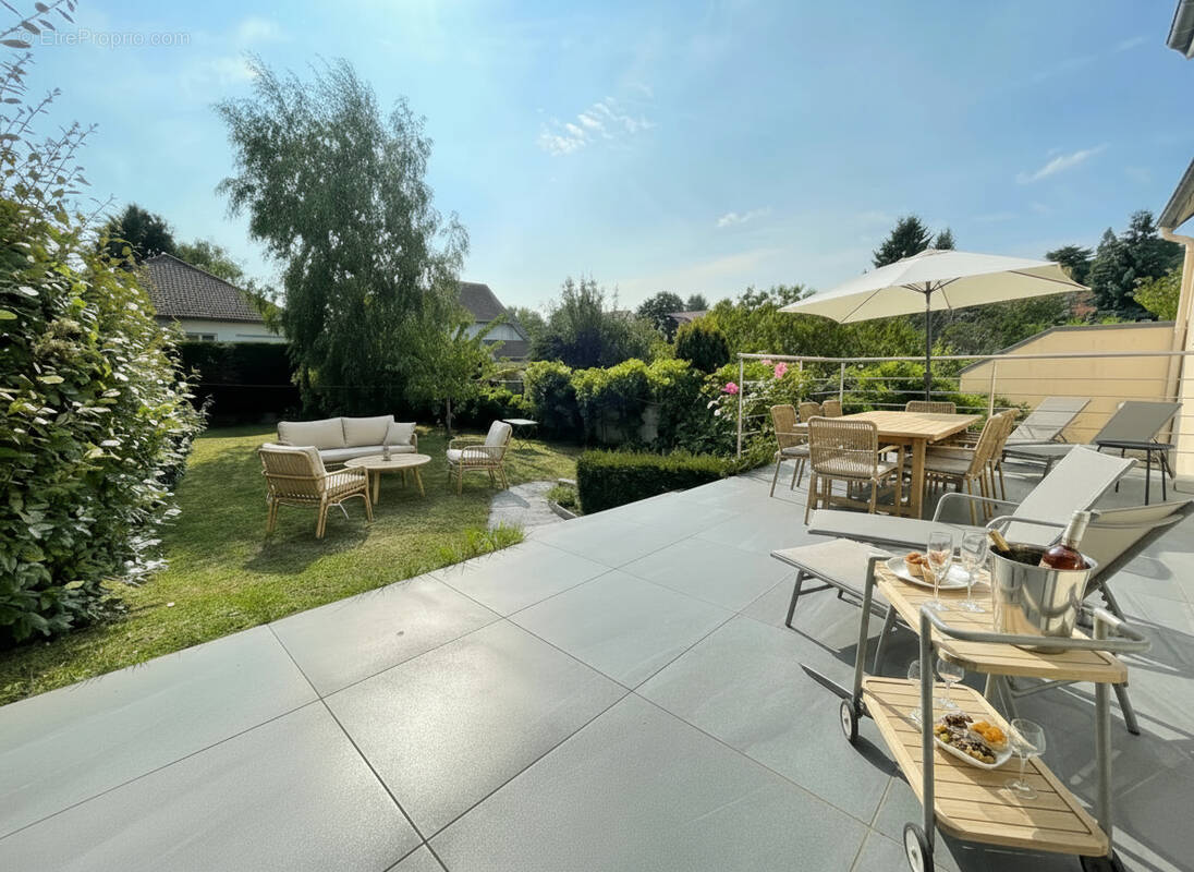 Maison à VERRIERES-LE-BUISSON