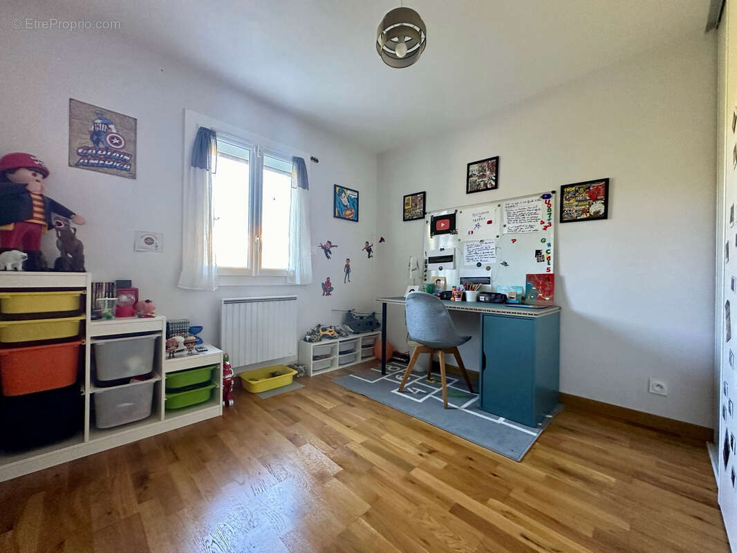 Maison à SAINT-CLEMENT-DE-RIVIERE