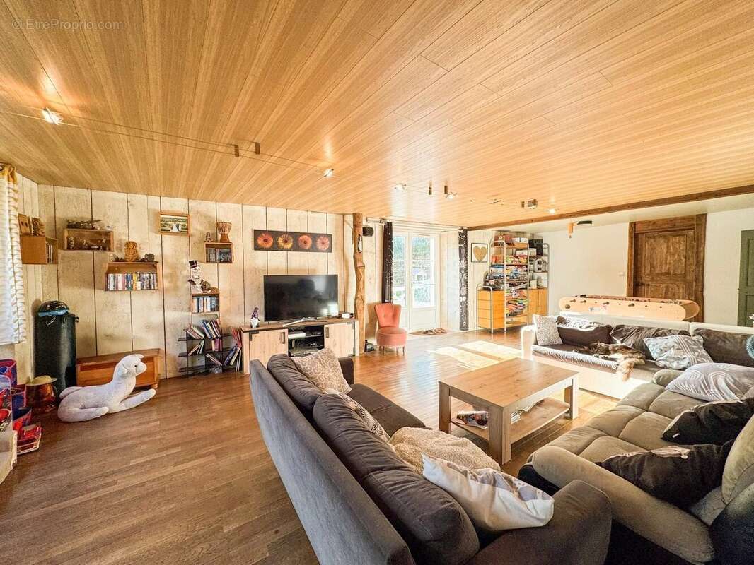 Maison à SAINT-BROINGT-LE-BOIS