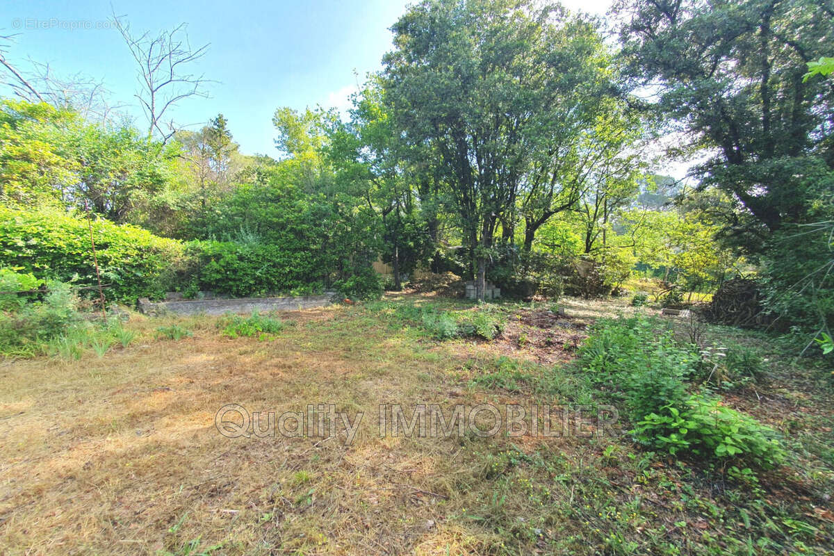Terrain à MOUANS-SARTOUX