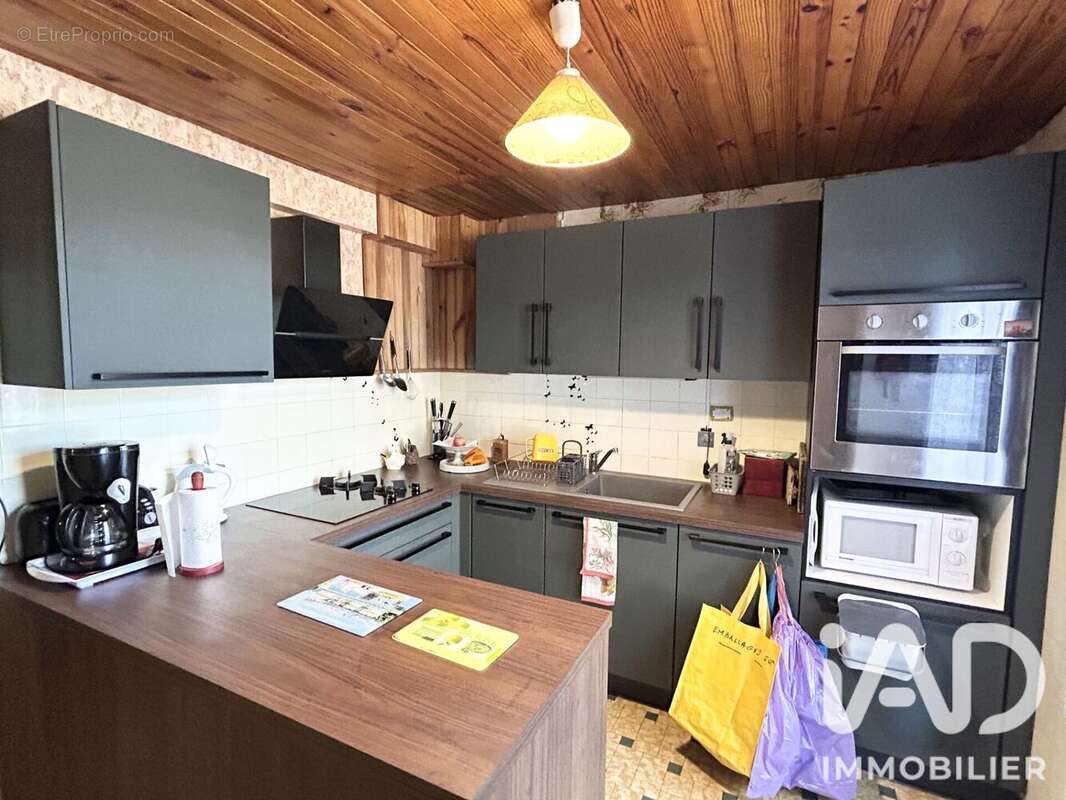 Maison 303 m² à Guilly  - photo 9
