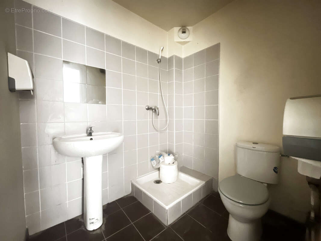 HIDRI IMMO PLUS vous propose un Ensemble immobilier unique à fort potentiel : Maison, Atelier et Dépendances - photo 11