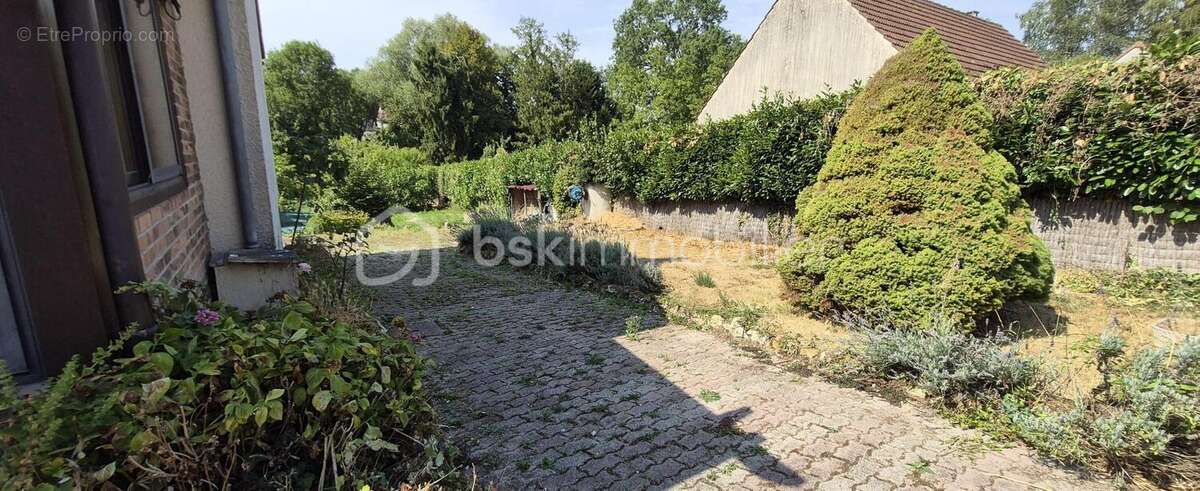 Maison avec un Grand Terrain et beau potentiel - photo 2