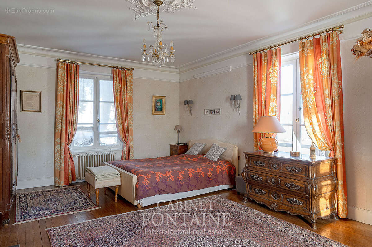 Maison à CREVECOEUR-LE-GRAND