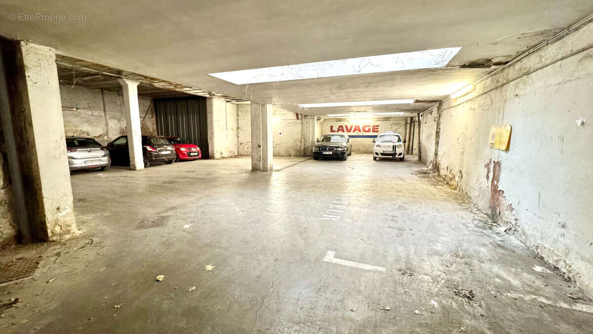 Garage/parking/box/garages à motos, fermés et sécurisés. - photo 4