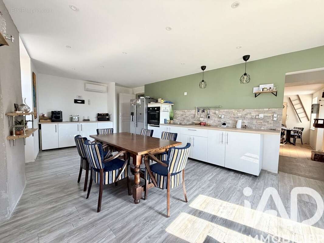 Photo 2 - Maison à SAINT-JEAN-DE-MUZOLS