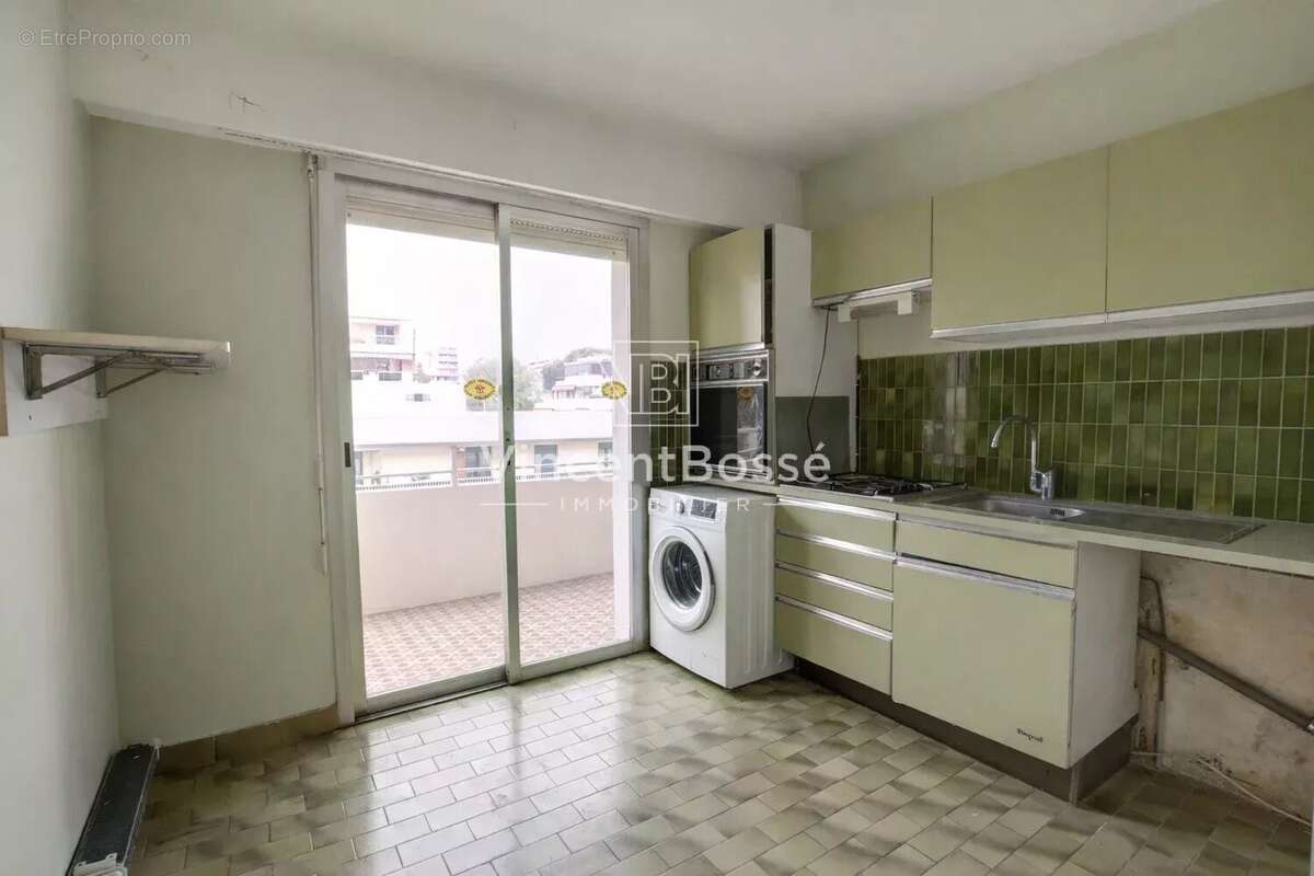 Appartement à SAINT-LAURENT-DU-VAR