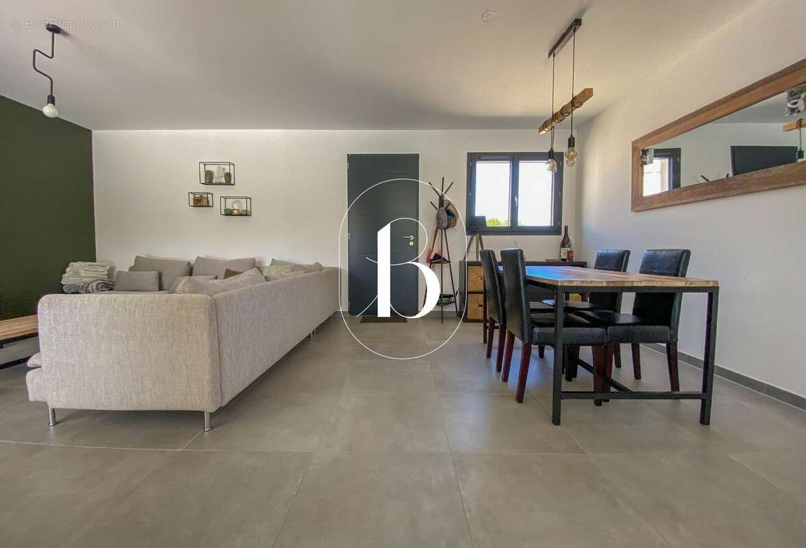 Maison 138 m² à Goudargues  - photo 4