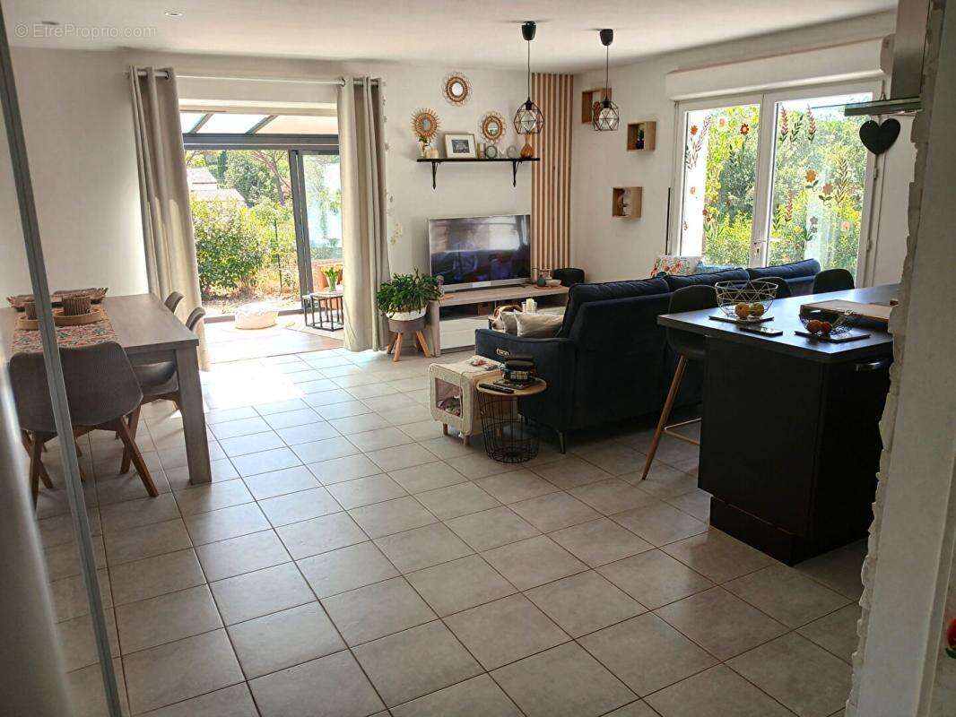 Maison T5 de 108 m2 sur 1705m² de terrain au calme - Camps La Source - photo 8