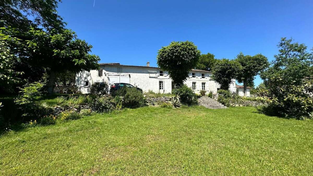 Photo 2 - Maison à CHANIERS