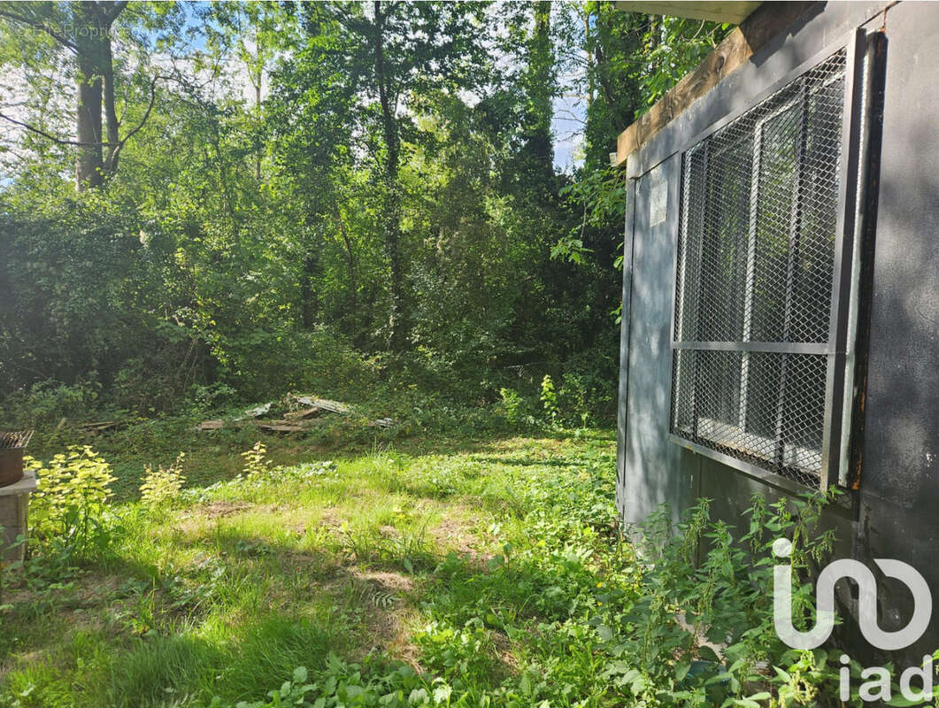 Photo 8 - Terrain à LAROCHE-SAINT-CYDROINE