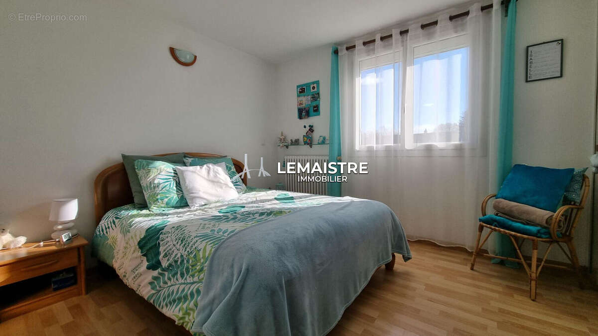 Maison à vendre - Sahurs - 97 m² - 4 chambres - Jardin / Sous-sol complet /  Grande Dépendance - photo 8