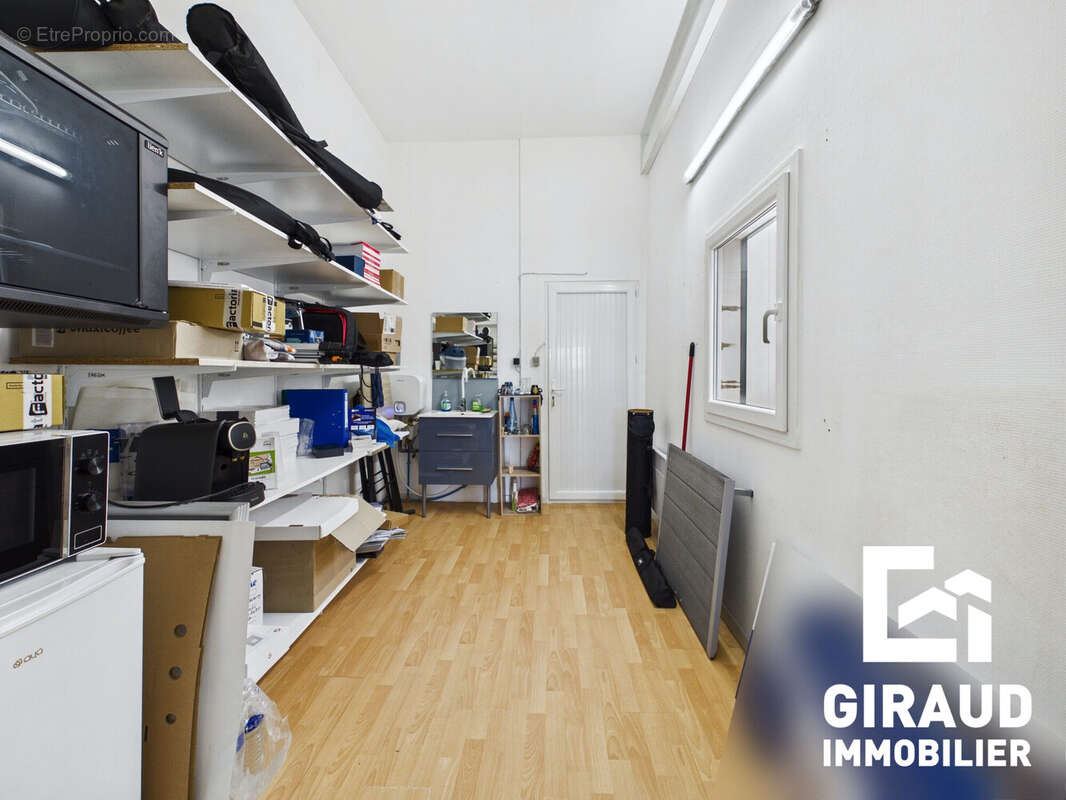 Commerce 56 m² à Fontenay-Le-Comte  - photo 8