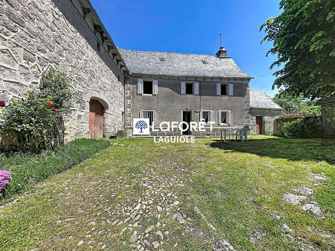 Maison à SAINTE-GENEVIEVE-SUR-ARGENCE