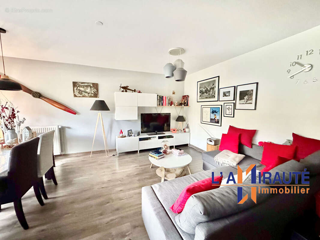 Appartement à HOUILLES