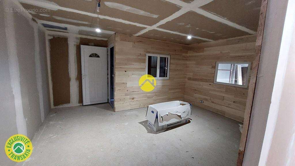 Commerce à RAVIERES