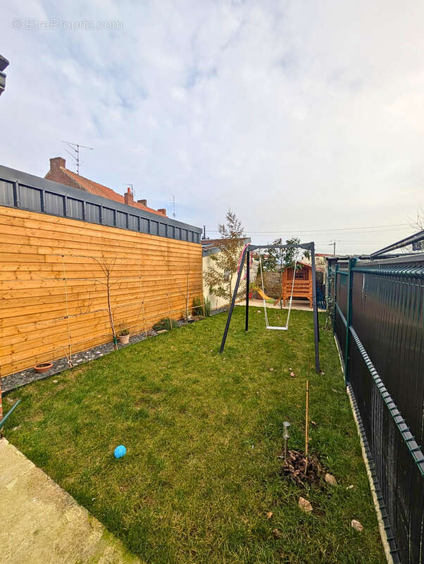 Maison à QUIEVRECHAIN