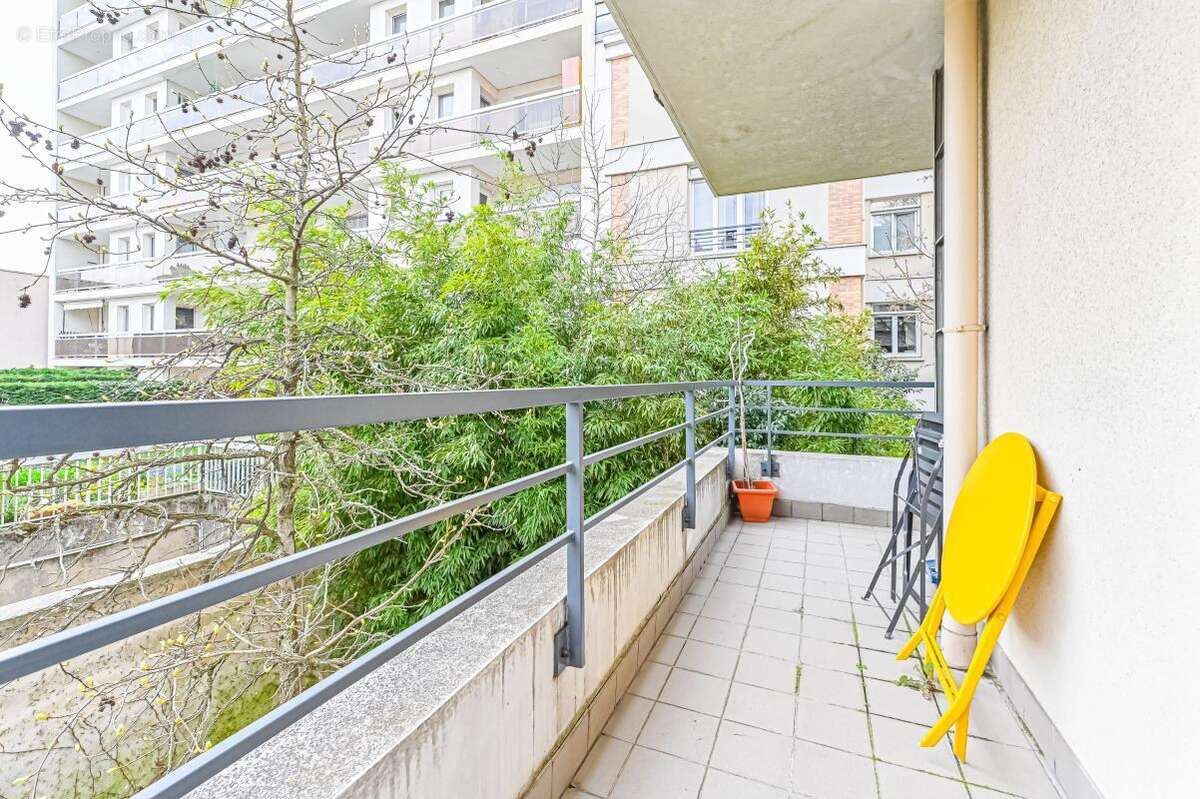 Appartement à LES LILAS