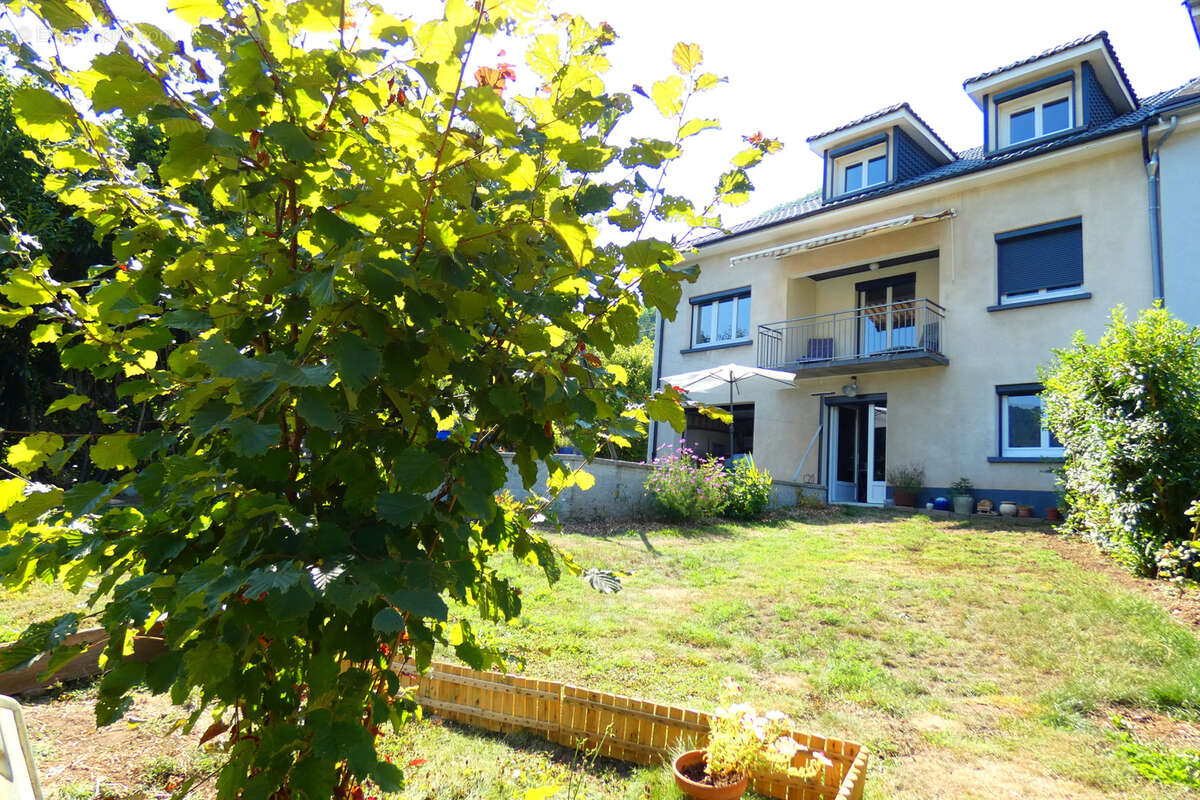 Maison à VIC-SUR-CERE