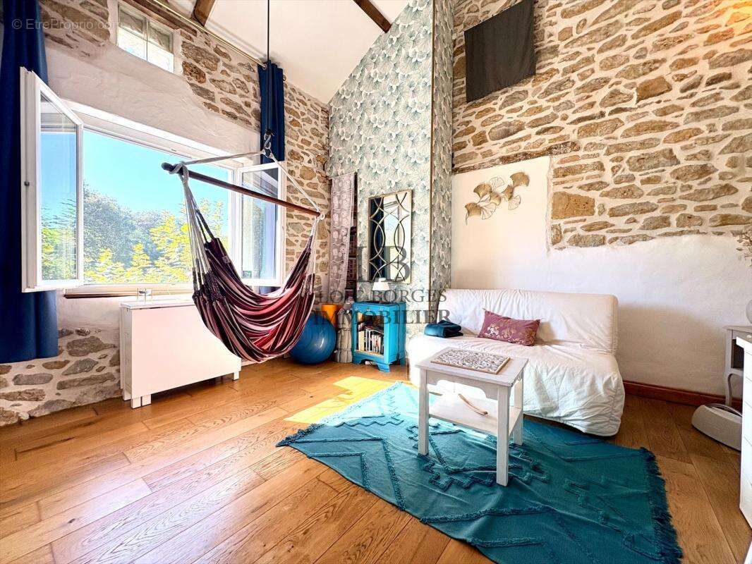 Maison à SAINT-LAURENT-DE-GOSSE