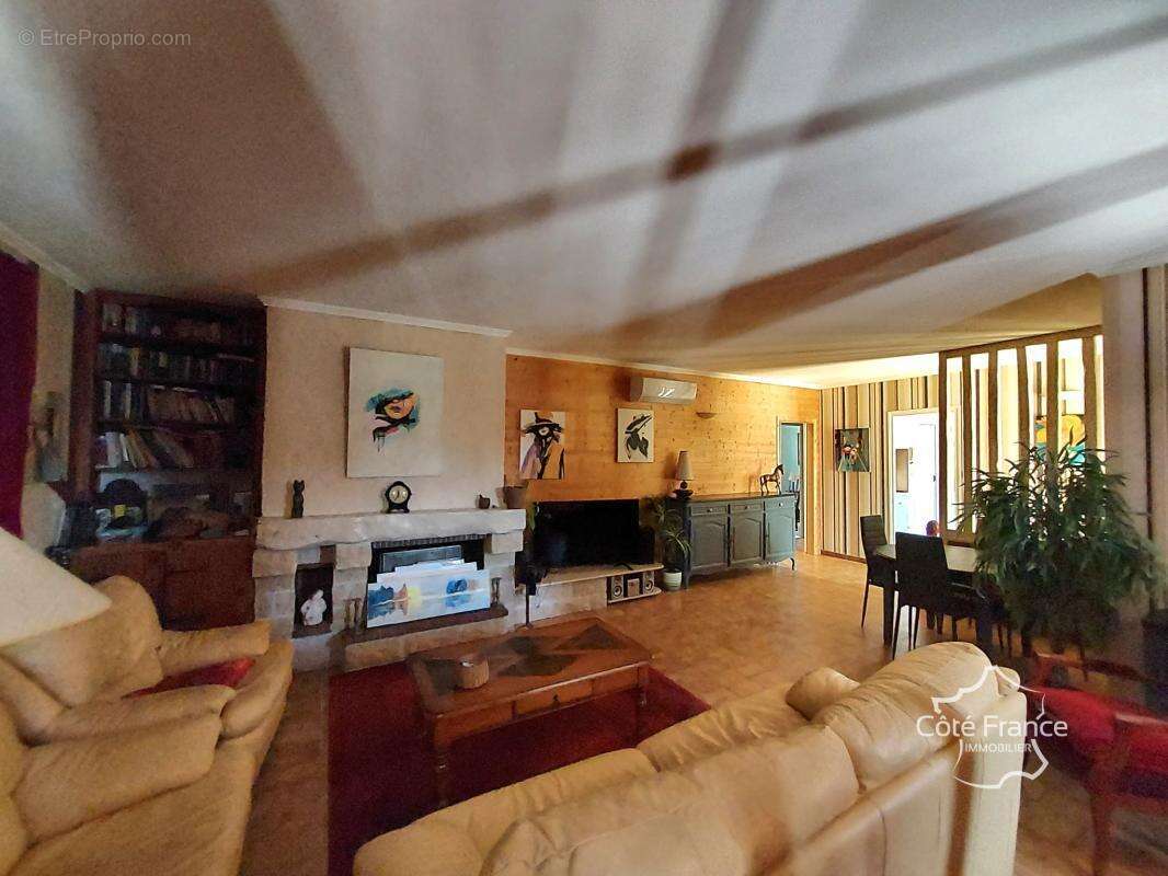 Maison 4 chambres et piscine sur grand terrain constructible - photo 2