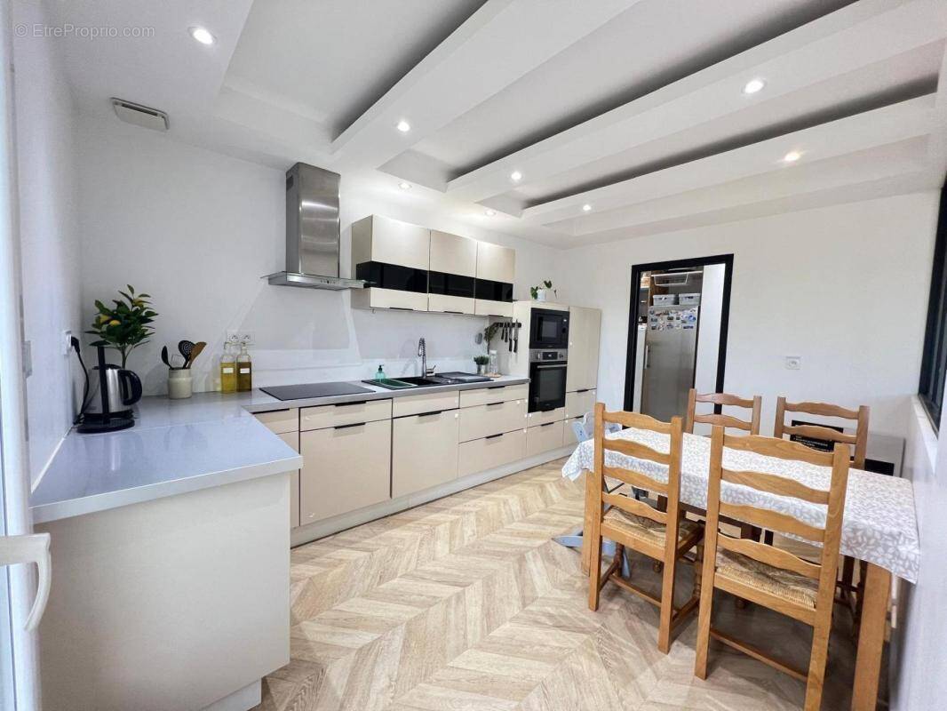 Maison à SAINT-MACAIRE-EN-MAUGES