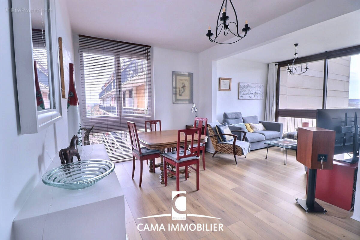 Appartement à FONTENAY-LE-FLEURY