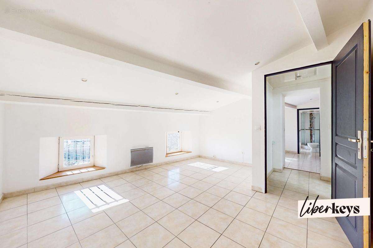 Appartement à TOURVES