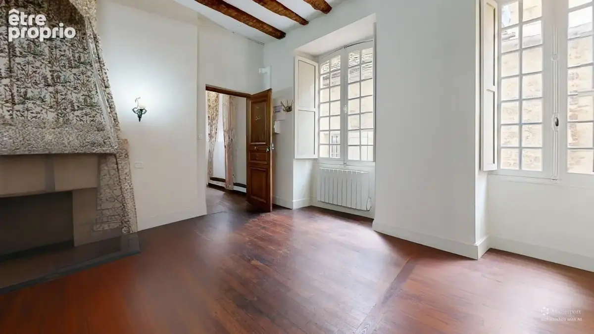 Pièce vidée par IA