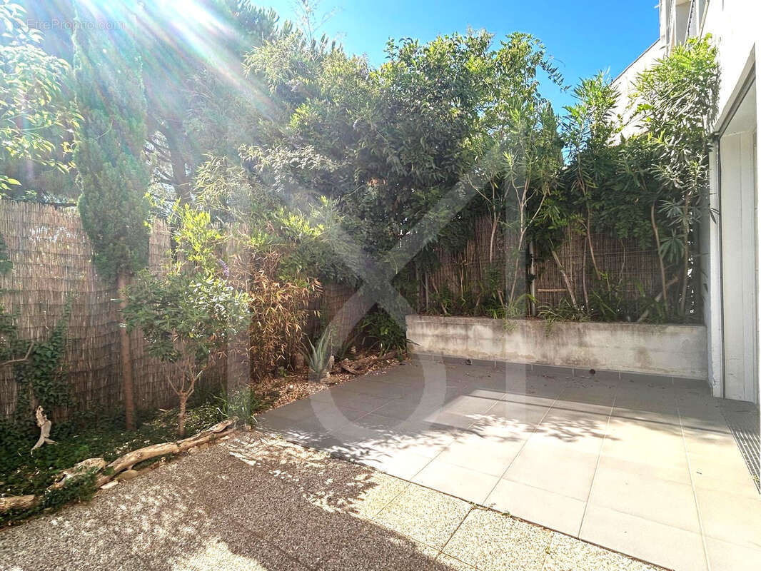 Appartement en rez-de-jardin de type 2 de 44,62 m2 avec jardin proche des plages à La Londe-Les-Maures - photo 2