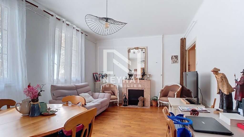 Venez découvrir cet appartement situé à deux pas de la gare au deuxième et dernière étage d'une petite copropriété - photo 2